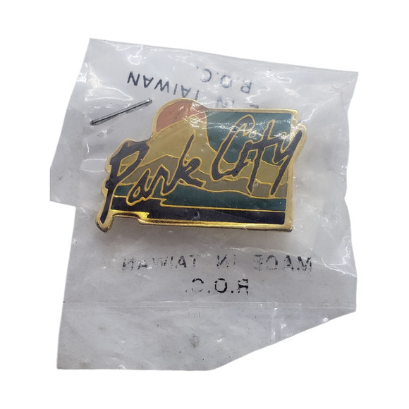 Vintage Ski Resort Enamel Pin Lot Park City Gore Mammoth June Utah Lillehammer - Picture 6 of 7